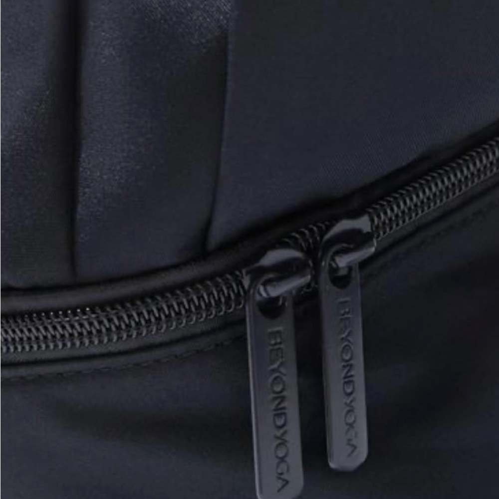 Beyond Yoga convertible gym bag Black - Picture 4 of 8